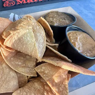 Chips and salsa w/ queso