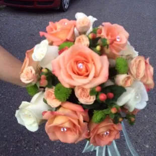 Peach and cream bridal bouquet