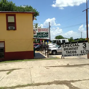 the outside of the restaurant