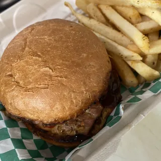 Smoked chicken sandwich with side