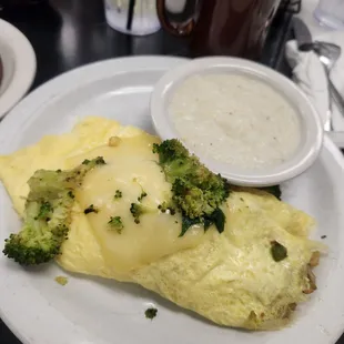 Garden Omelet with Grits