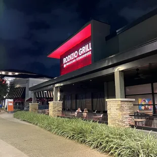 the outside of the restaurant