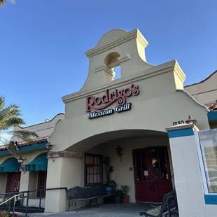 Front door  ( See more eats on IG @capricorncow )