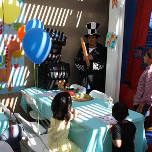 Ballon artist taking requests