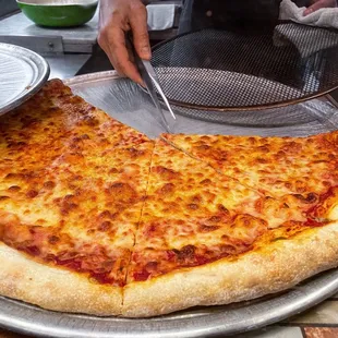 Plain Classic Roebling Cheese Pie Pizza