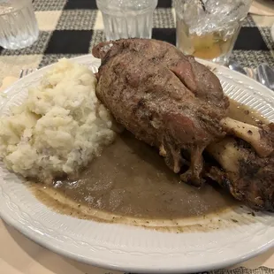 Braised pork shank with garlic mashed potatoes