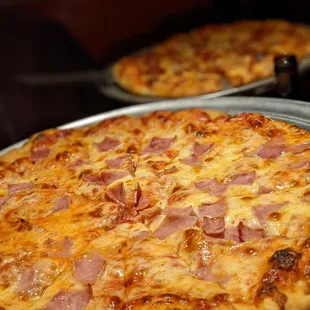 Delicious old-school pizza pies.