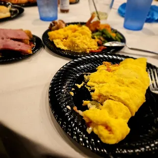 an omelet with ham and vegetables