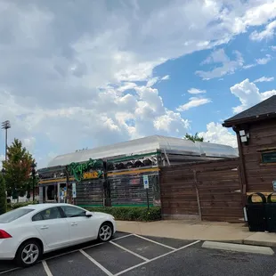 the outside of the restaurant