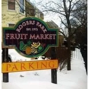 Rogers Park Fruit Market Parking