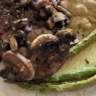 Roger&apos;s steak with mushrooms