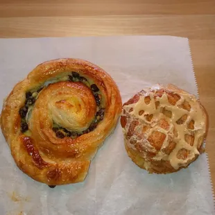 R. - L., Caramel Schneke &amp; Pain Au Raisin.