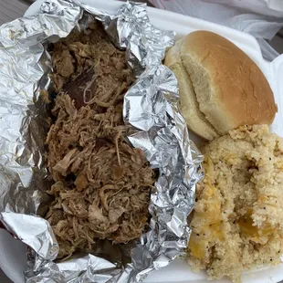 Pulled pork &amp; cheese grits