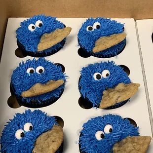 Chocolate vegan Cookie Monster cupcakes (was in a hurry to snap photo as the toddlers were hovering )