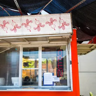 Open for Juice at 9am Mon-Fri, weekends 12-4