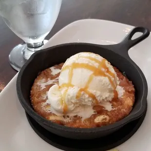 Carmel cookie skillet..the sugar packet is there for size comparison