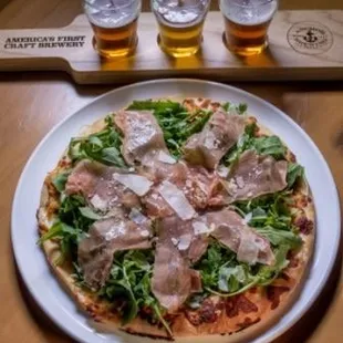 Prosciutto &amp; Arugula pizza with a flight of Anchor's best