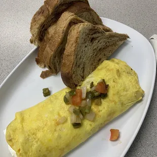 Veggie omelette with rye toast