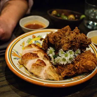 food, chicken wings and fried chicken