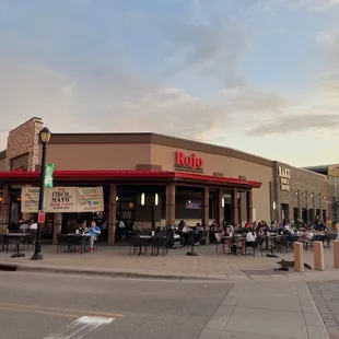 the outside of the restaurant