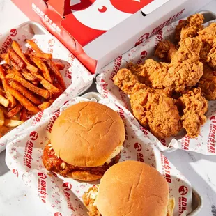 food, chicken wings and fried chicken