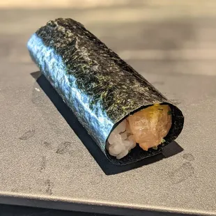 Scallop handroll