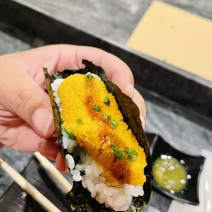 Fancy Caviar Uni Roll