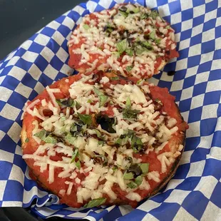 Vegan pizza bagel
