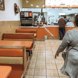 Carne Asada burritos are yummy here.