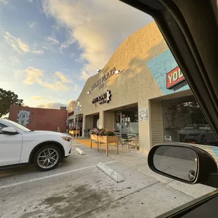 the outside of a restaurant