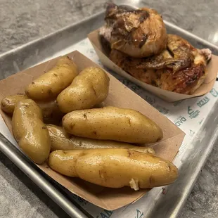 food, chicken wings and fried chicken