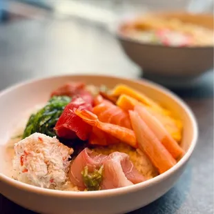Chirashi bowl