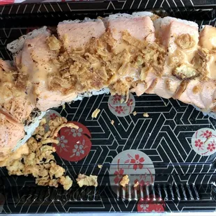 Seared salmon roll: creamy crab with nice spicy mayo - delish!