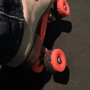 Skates are a complete mess. All of them look like this. I spent 2-hours rolling on a bumpy road.
