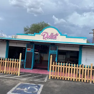 the outside of the restaurant