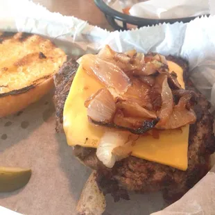Cheeseburger with fried onions
