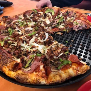 Rocky Mountain. Great thin and crispy crust. Up the edge with toppings.