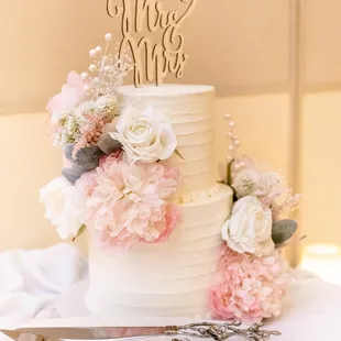 The wedding cake they made for us. Photography by Lindsey Rosier.