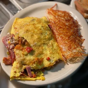 Johnwayne Omelet with yummy hashbrowns was delicious.