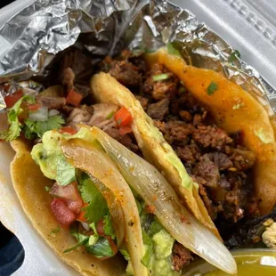 Carnitas and campechano tacos