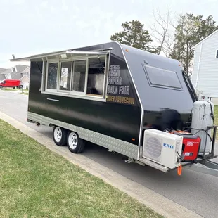 Setting up food truck