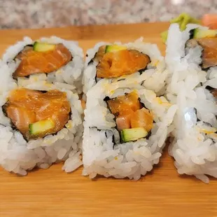 Spicy salmon. Very good and fresh.