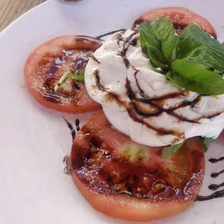 Burrata alla Caprese