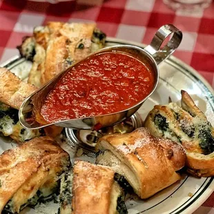 Spinach bread (SO GOOD) - IG: foodie.maps