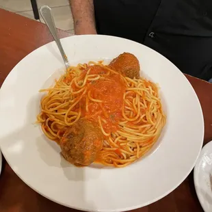 Spaghetti w/meat sauce and meatballs 12/4/21 $22.99