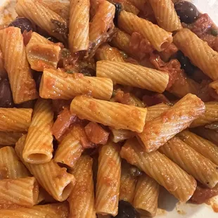 Rigatoni Puttanesca Lunch