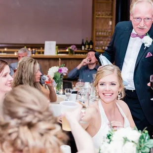 Head table view face the long bar (open wine and beer) (Copr: Joshua Harrison Photography)
