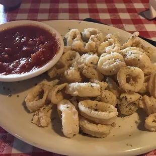 The calamari was fried perfectly.
