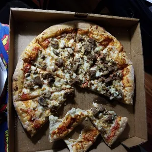 See that slight amount of red around the edges of some of the pizza? I don't think it's sauce. I think it's food coloring. No sauce.