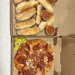 Pepperoni pizza &amp; breadsticks
